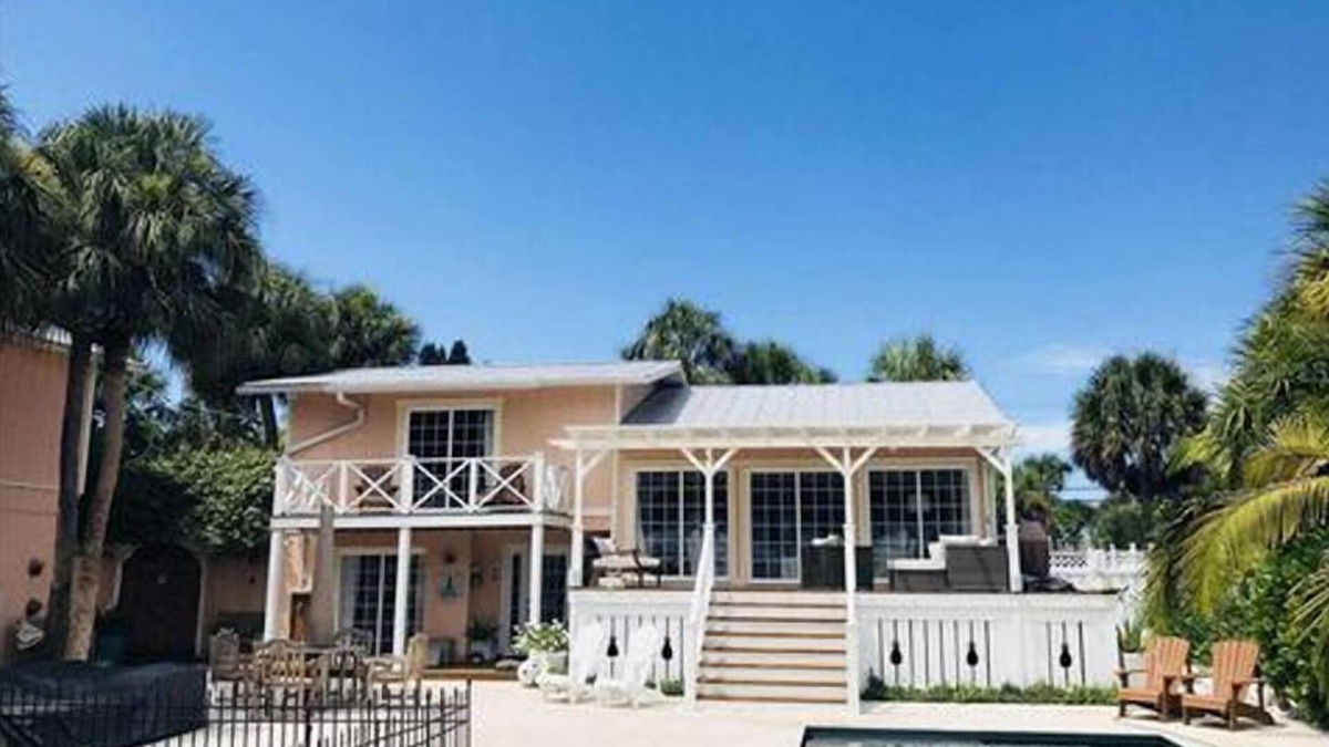 Nokomis House | Adorable Cottage On Casey Key