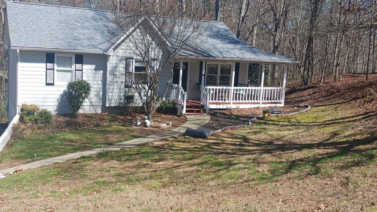 Cartersville House | Adorable Cottage Style Home near Lakepoint/Lake Allatoona & Hospital