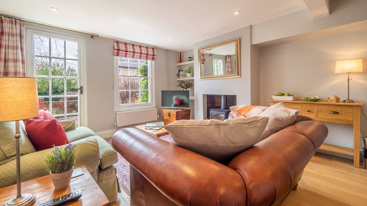 Wissington Apartment | Adorable cottage with a log burner in heavenly village - Constable Lodge
