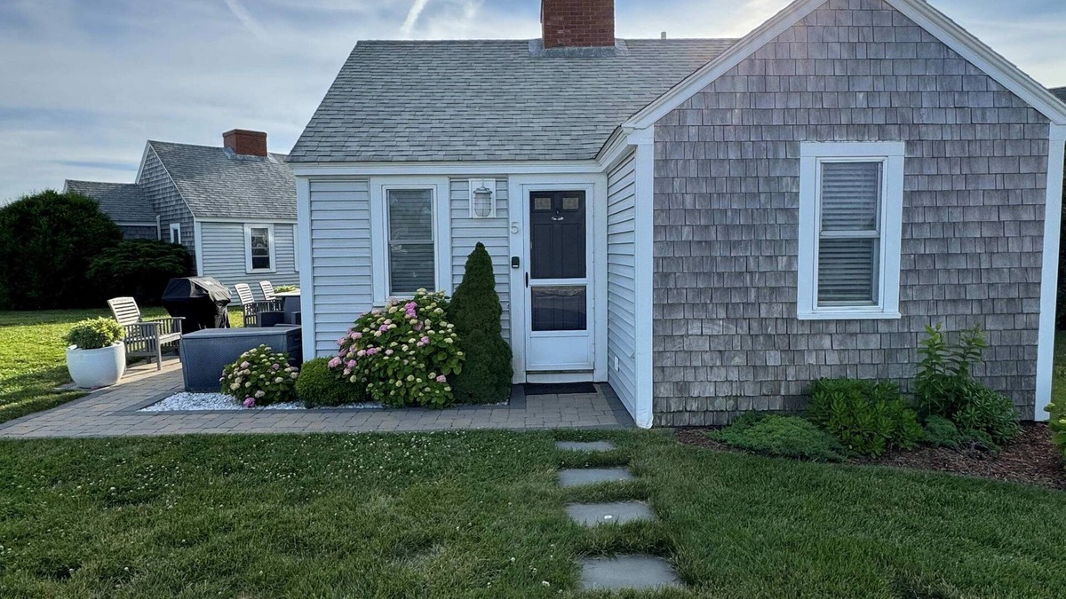 North Truro House | Adorable Cottage with Amazing Views