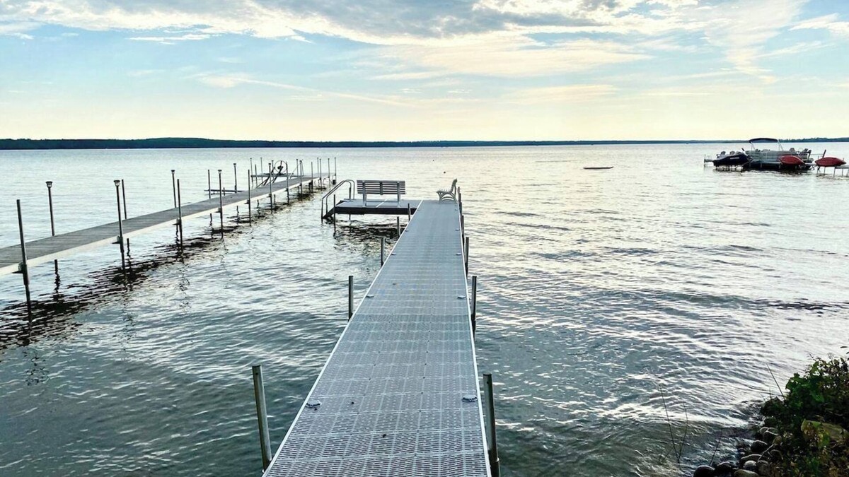 Higgins Lake House | Adorable Cottage with Higgins Lake Access