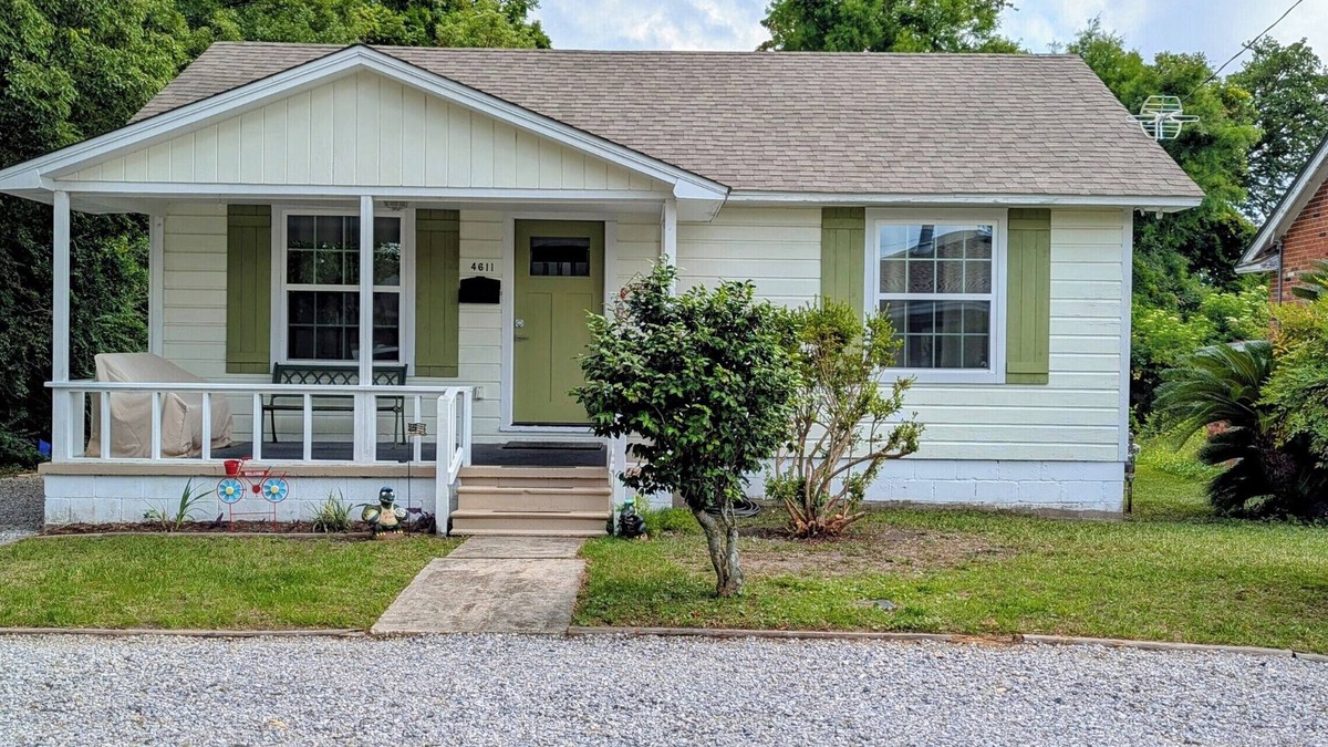 Gulfport House | Adorable Fully Remodeled Home Walk To The Beach