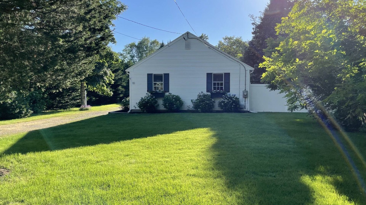 East Orleans House | Adorable home in the heart of East Orleans!