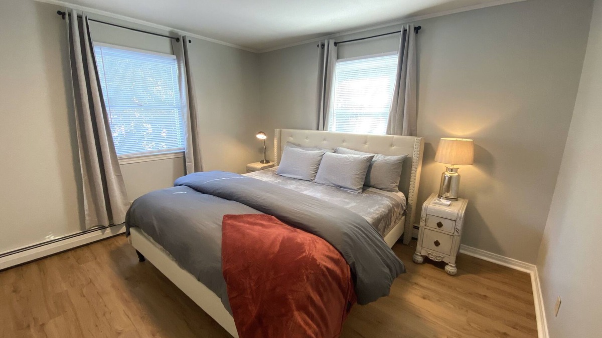 South Burlington House | Adorable home in coveted neighborhood with parking