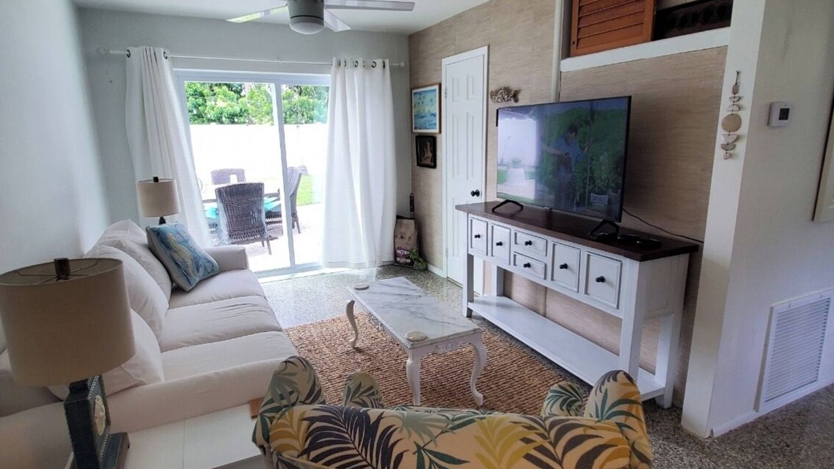Vero Beach House | Adorable house with a large private back yard in sunny Vero Beach