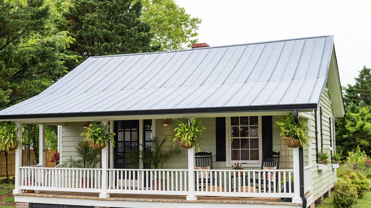 Mathews House | Adorable Main St. Cottage, Couples Retreat
