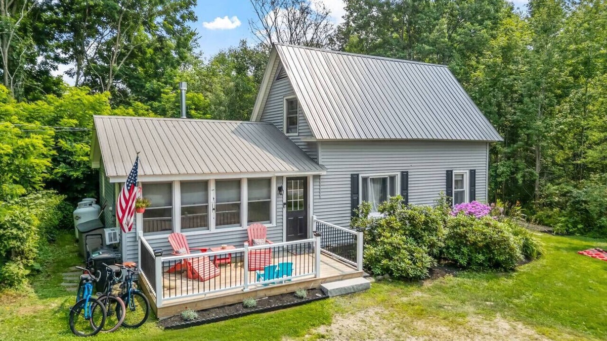 Jefferson Apartment | Adorable Mountain View New Englander