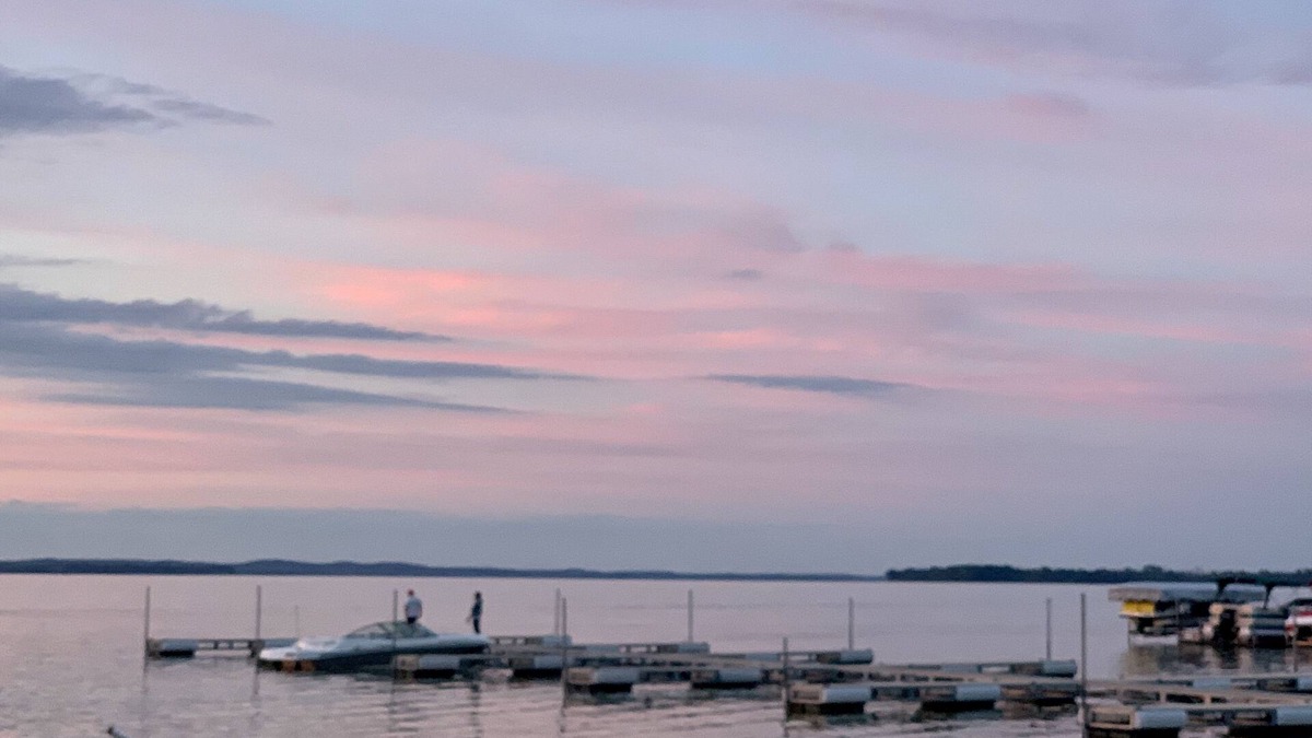 Newville Cottage | Adorable, Nautical Vibe Cottage w Lake Kosh Views & Close to all the FUN!