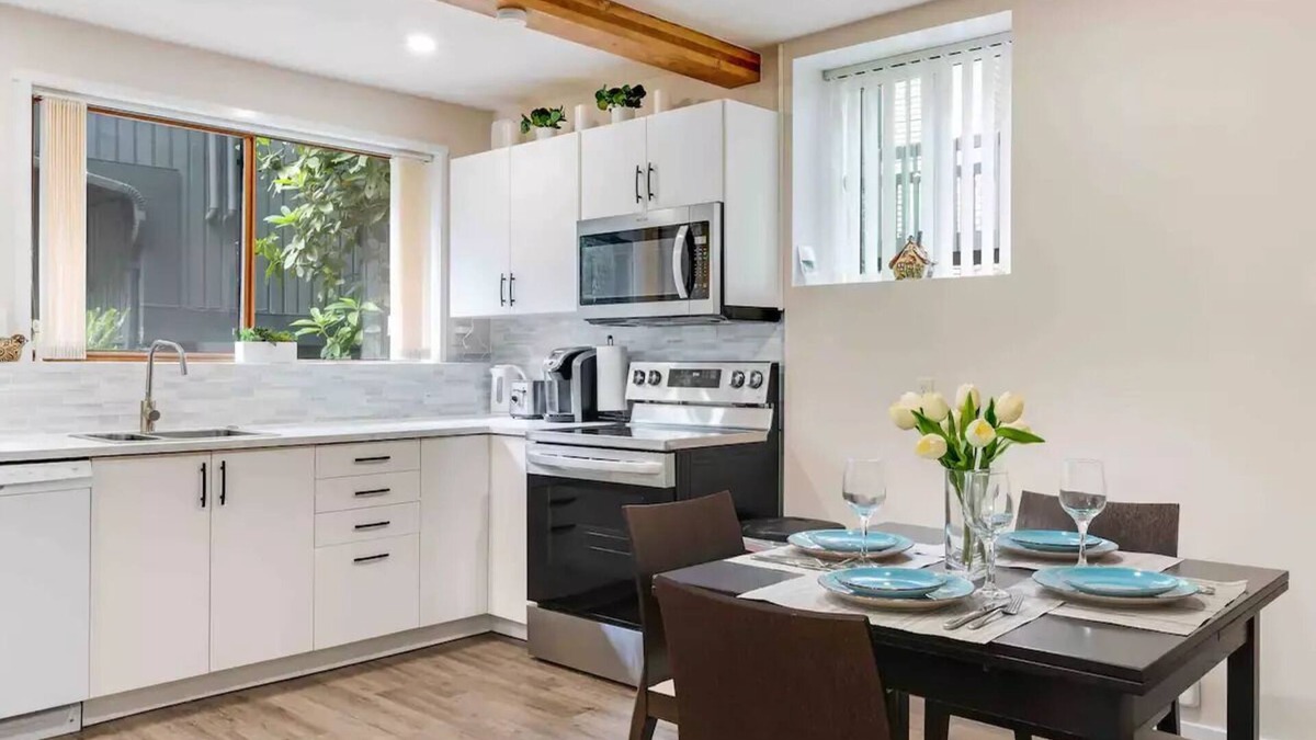 Federal Way Apartment | Adorable new studio with free parking, WiFi and large smart TV.