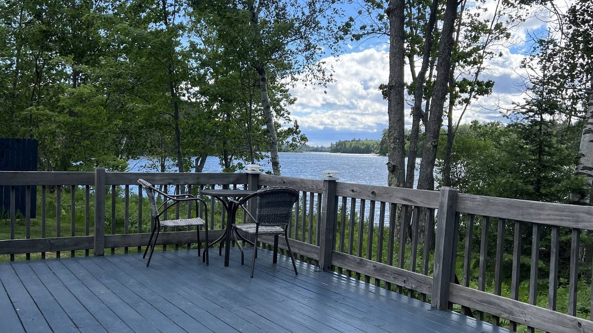 Upper Peninsula Michigan Cabin | Adorable one bedroom cabin on Little Lake, centrally located near Trail 8