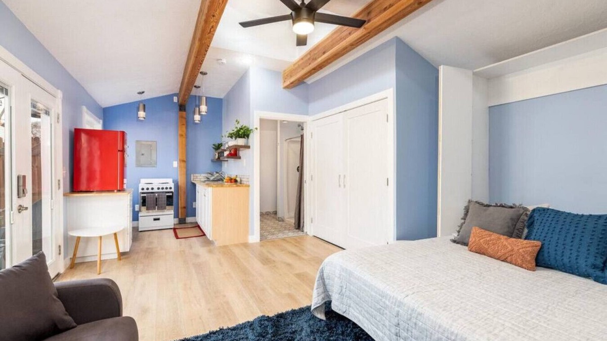 East Central Apartment | Adorable & Pet Friendly-Close to U and Downtown!
