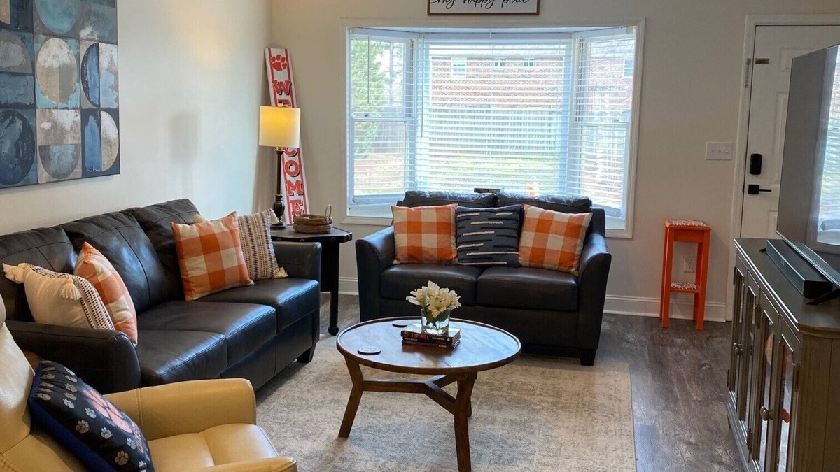Clemson Condo | Adorable & recently renovated condo within walking distance to downtown Clemson.