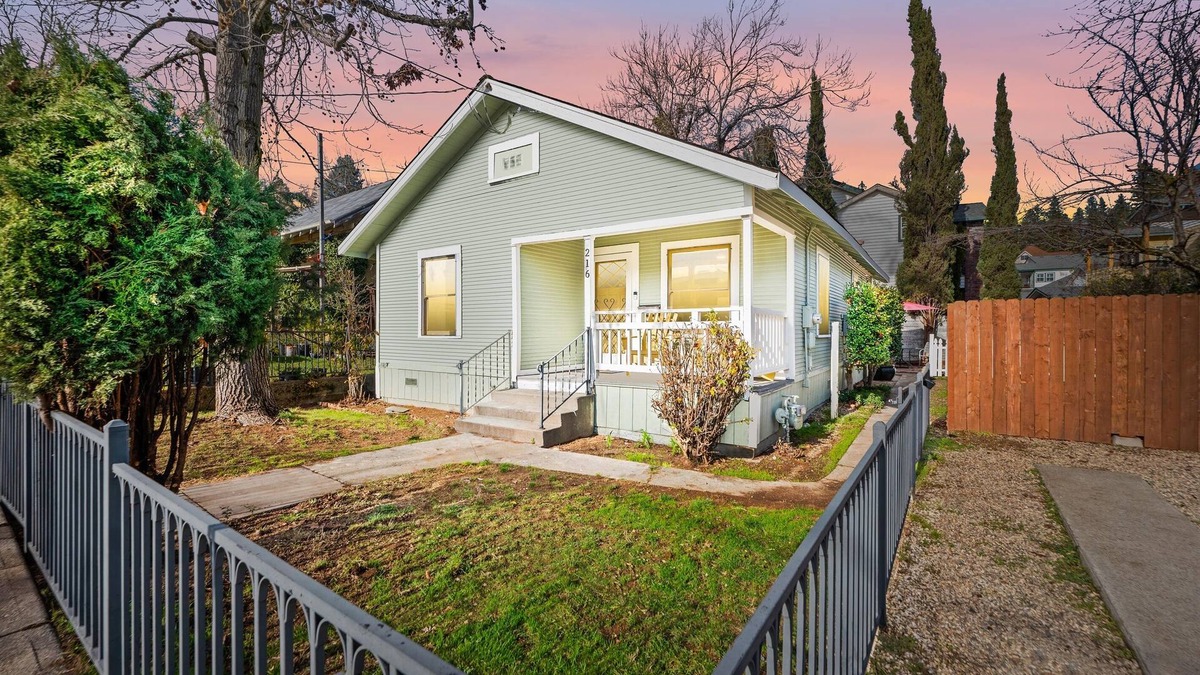 Grass Valley House | Adorable single level downtown Bungalow