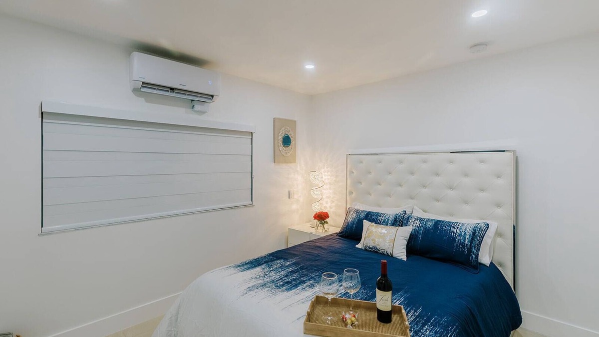 University Park Apartment | Adorable Studio