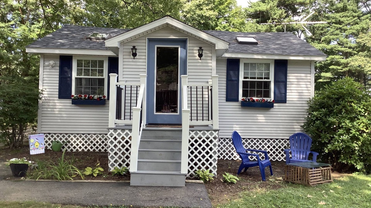 Gilford Cottage | Adorable, super cozy cottage with Lake Winnipesaukee views, 2 miles to Skiing!