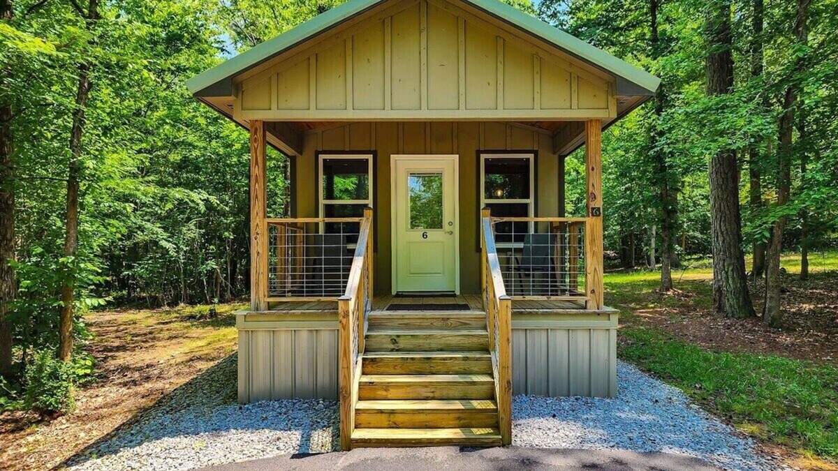 Guntersville Apartment | Adorable Tiny House Cabin- Lake Guntersville