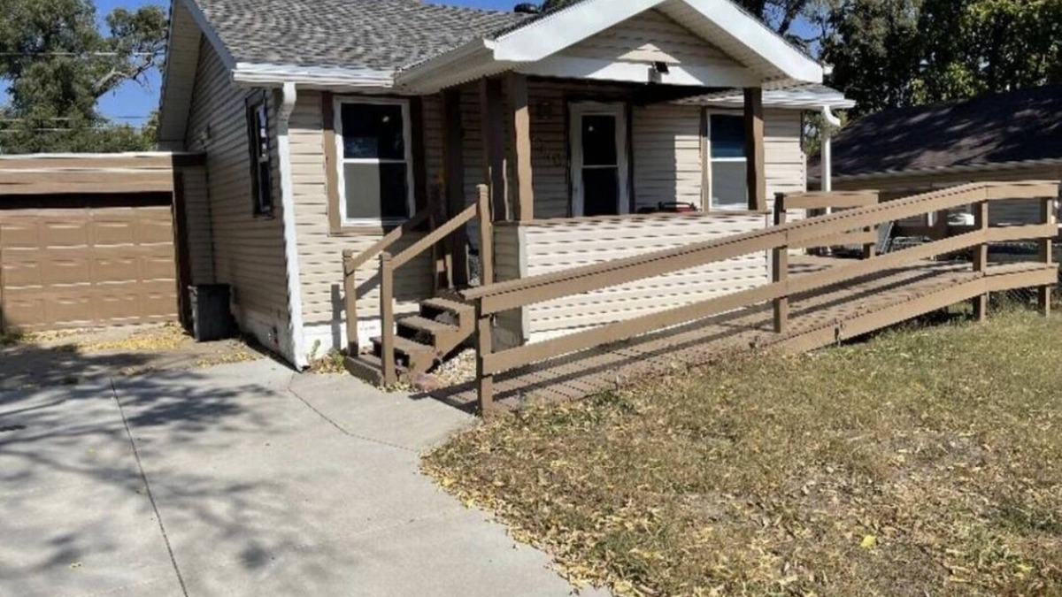 Carter Lake House | Adorable tiny house minutes from downtown Omaha! Wheelchair accessible