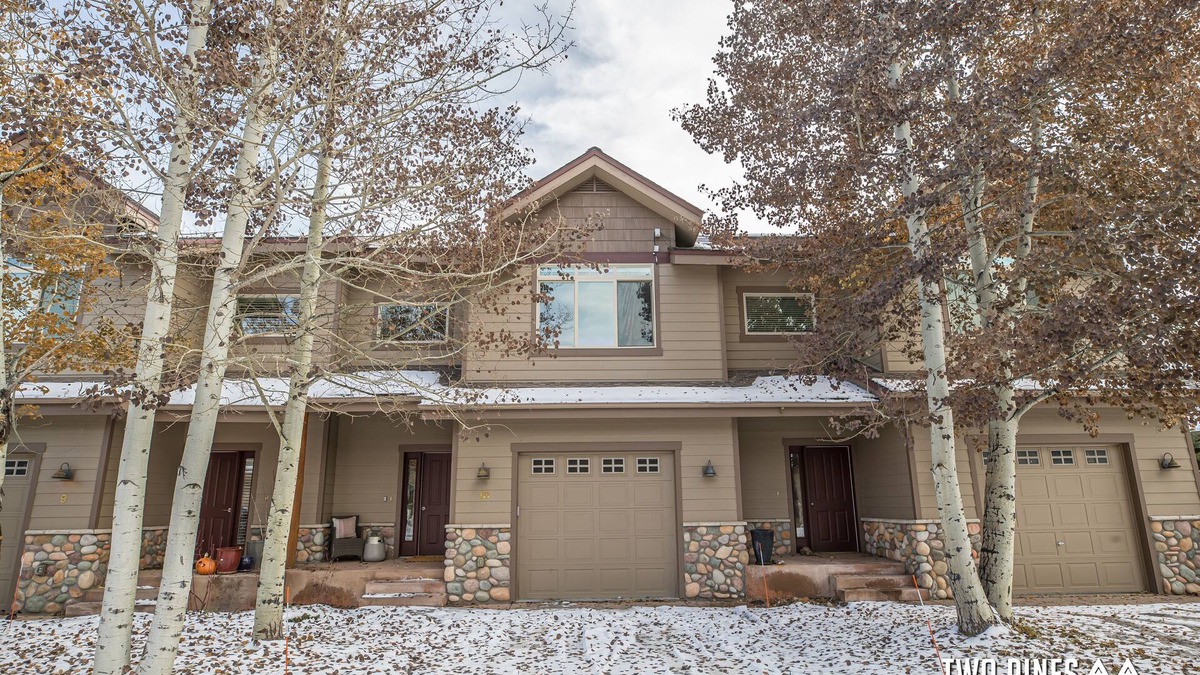 Big Sky House | Adorable Townhome! 15 Min Drive to Resort! 5 Min Walk to Town Center and Shuttle