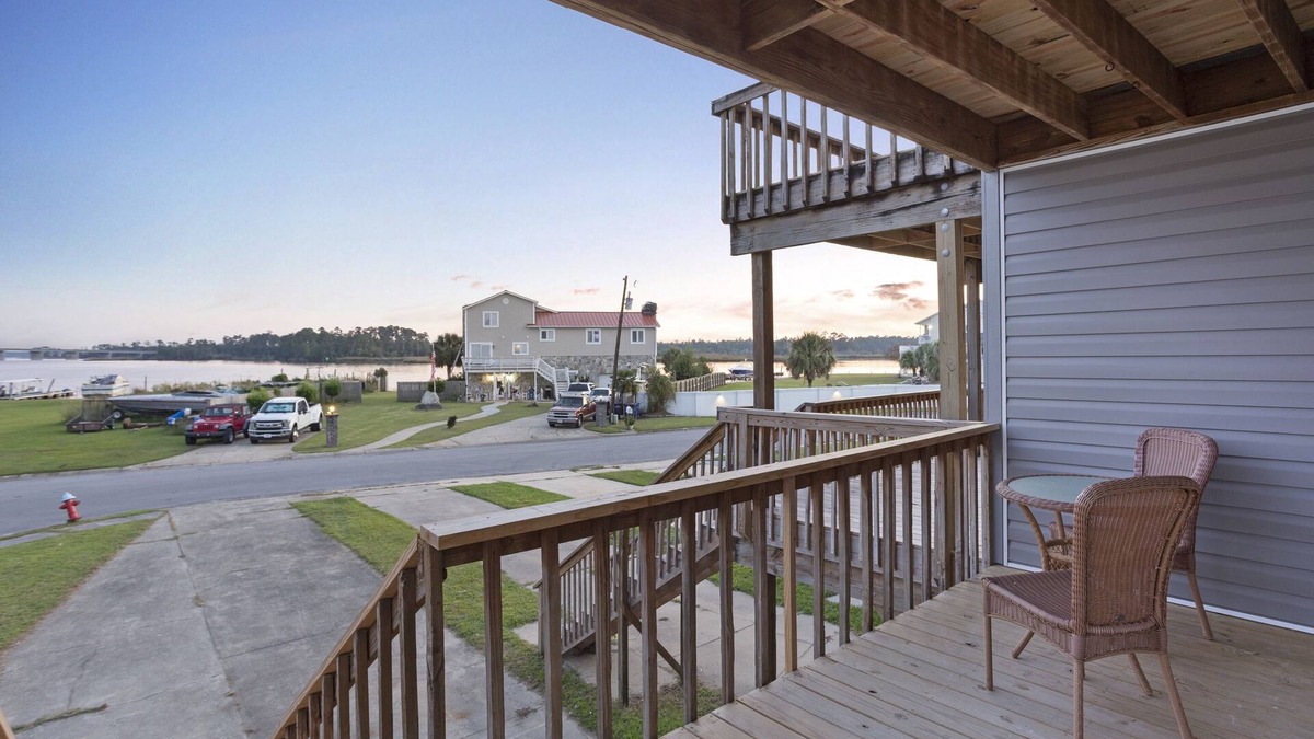 Jacksonville House | Adorable Townhome with Water Views