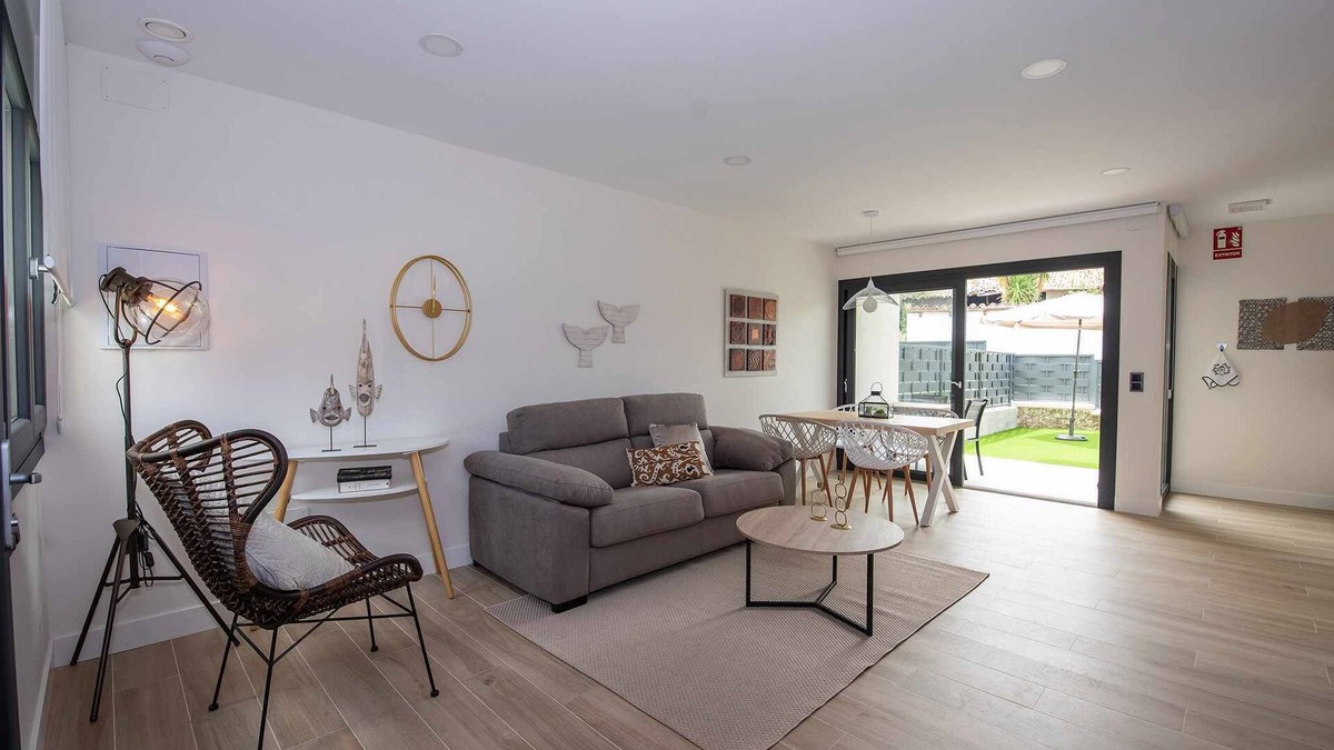 Poo Apartment | Adosado-duplex Marea Baja 2; Zona Playa, Ideal Familias, Parejas y Amigos