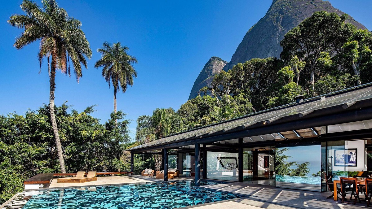 Sao Conrado Villa | ADV004 Villa for 10 with view on the beach