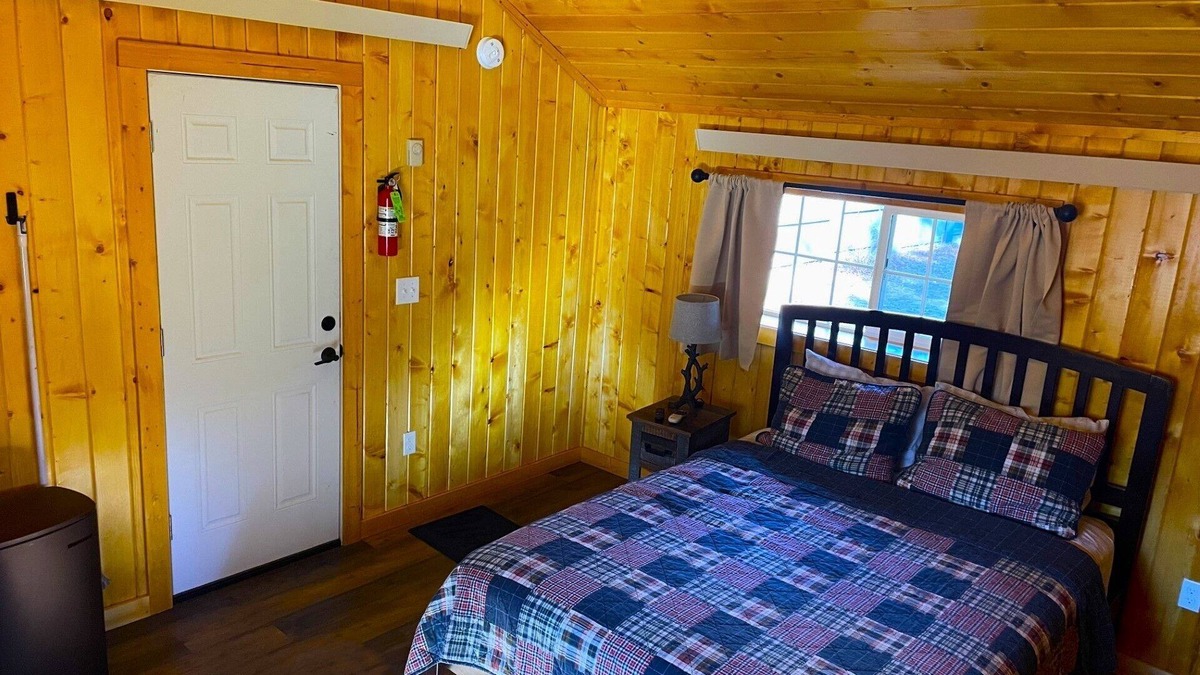 Almont House | Adventure Awaits: Riverfront Cabins in the Heart of the Rockies