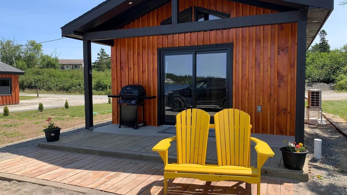 Clare Cottage | Adventure Cabin too! nCosy cabin on lake edge