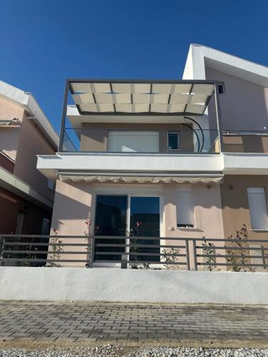 Ofrinion House | Aegean dream house