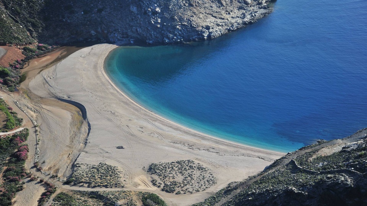 Andros Villa | Aegean Villa with view of the Aegean Sea
