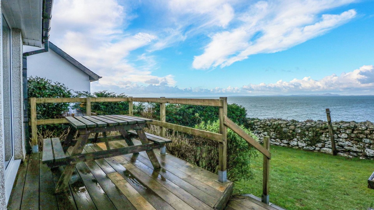 Llandanwg Cottage | AEL Y DON, pet friendly, country holiday cottage in Llandanwg