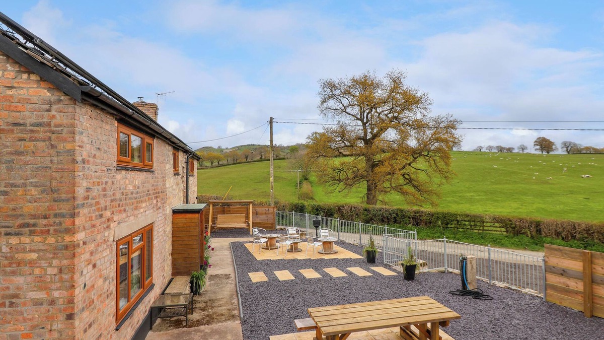 Oswestry Cottage | AELYBRYN, family friendly, character holiday cottage in Trefonen