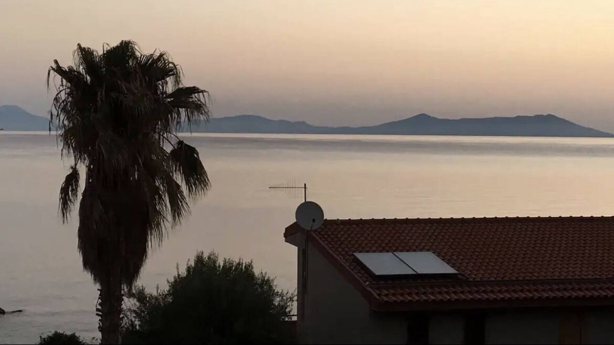 Piraino House | Aeolian view villa 20 meters from the sea, with garden