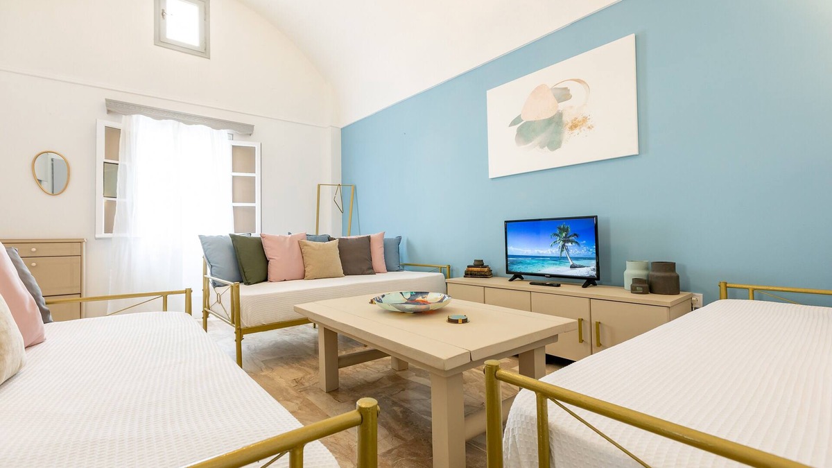 Kamari Apartment | Aerno Home - Ahilli Slow Living