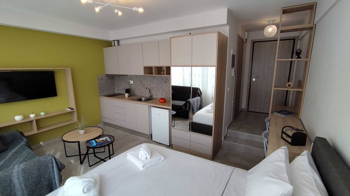 Ladadika Apartment | Aetherial Dreams Room 3, Apartment
