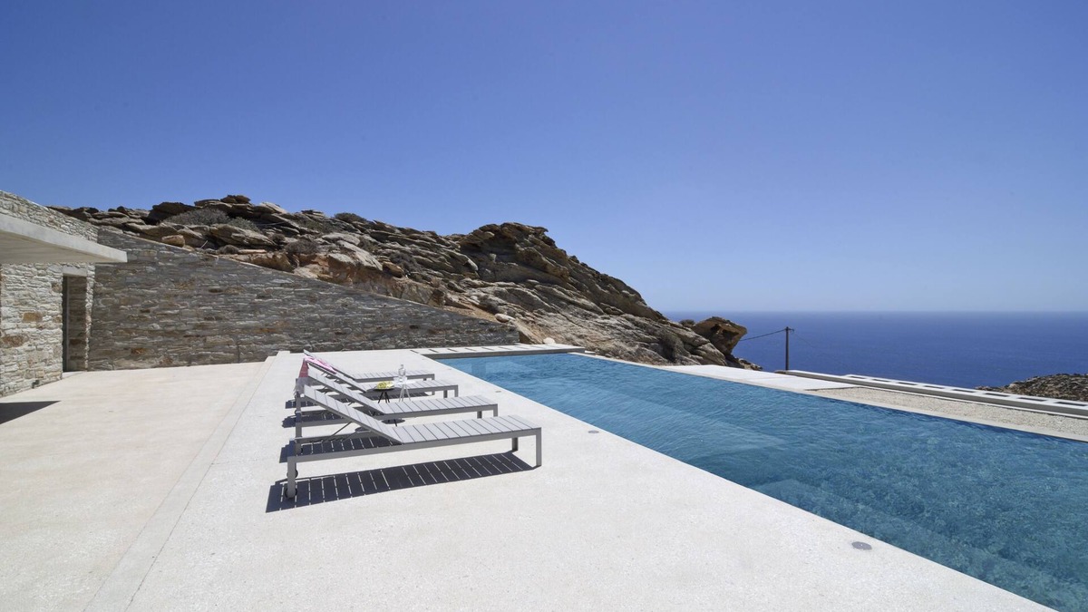 Ios Villa | Aetos soaring over the Aegean Sea