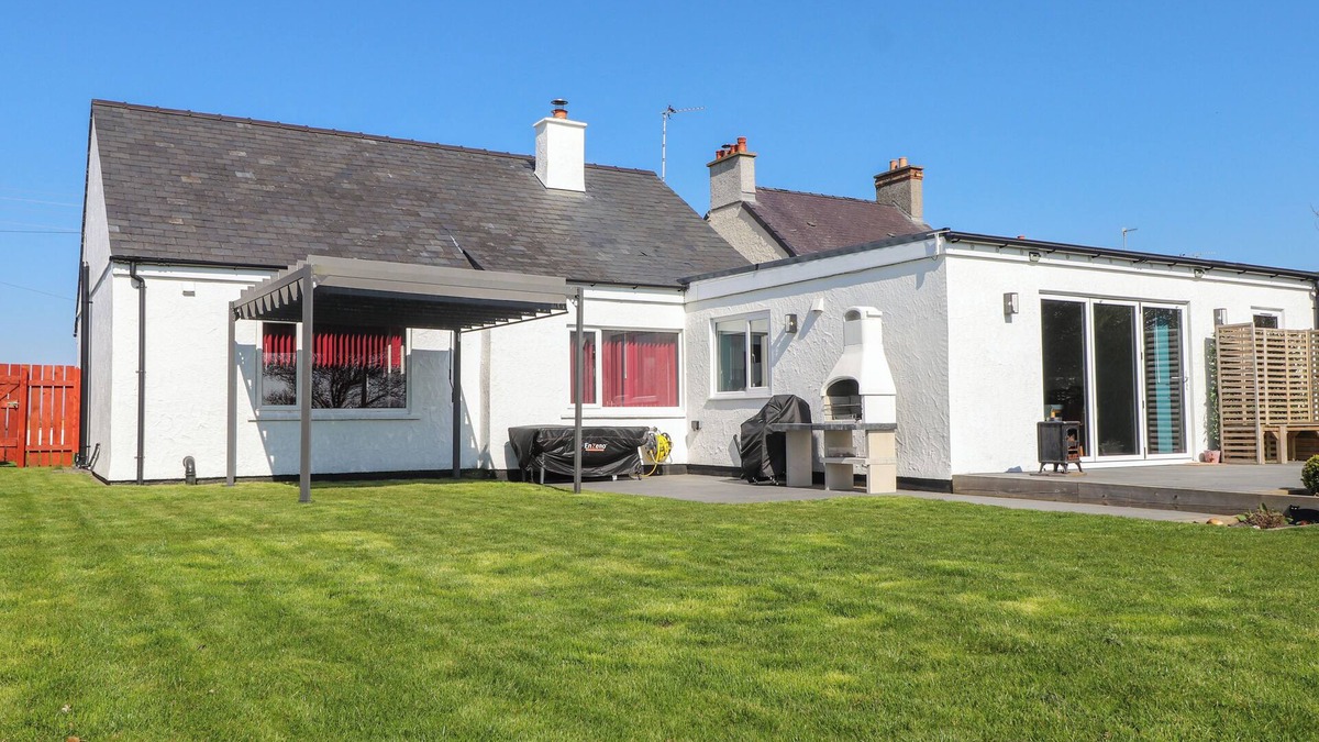 Llanerchymedd Cottage | AFALLON, pet friendly, character holiday cottage in Llanerchymedd