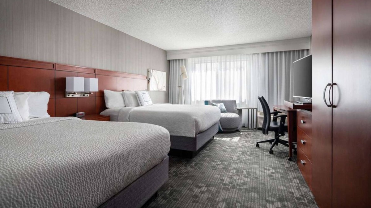 Camarillo Hotel | Affordability Meets Comfort! 3 Pet-Friendly Units, Near Camarillo Public Library