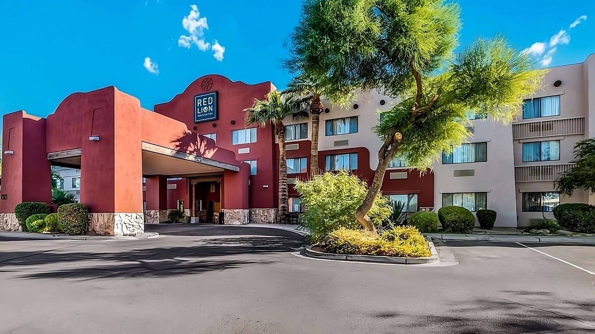 Palm Valley Hotel | Affordability Meets Comfort at Red Lion Inn Goodyear Phoenix! Free Parking