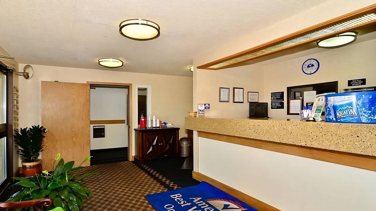 Ontario Hotel | Affordability Meets Comfort! Pool, Pet-friendly Property, Free Breakfast