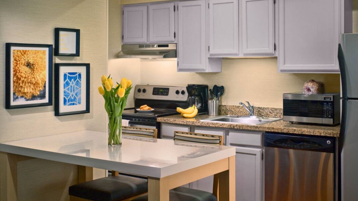 Blue Ash Hotel | Affordability Meets Comfort! Pets Are Welcome, Free Breakfast!