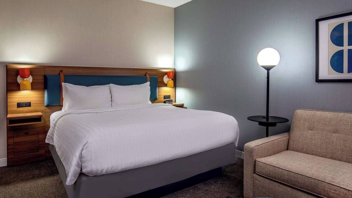 Foxboro Hotel | Affordability Meets Comfort! Near The Hall at Patriot Place, Pet-Friendly