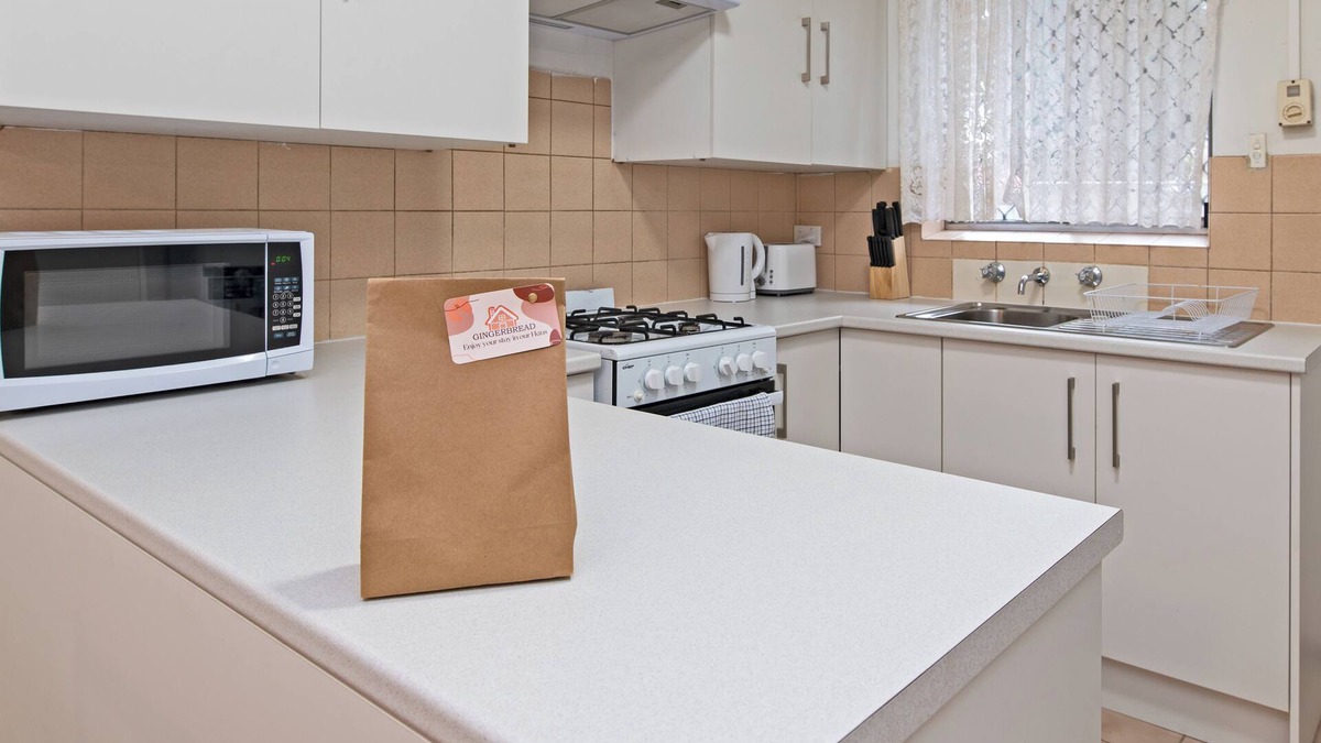 Salisbury Apartment | Affordable 2-Bedroom Stay - Steps from Parabanks Shopping