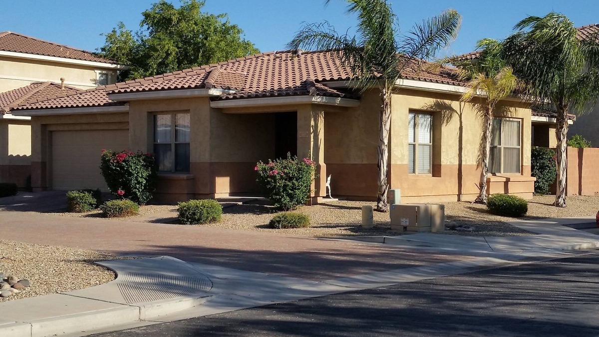 Palm Valley House | Affordable, 2 Bedroom House family friendly in the Palm Valley gated community.