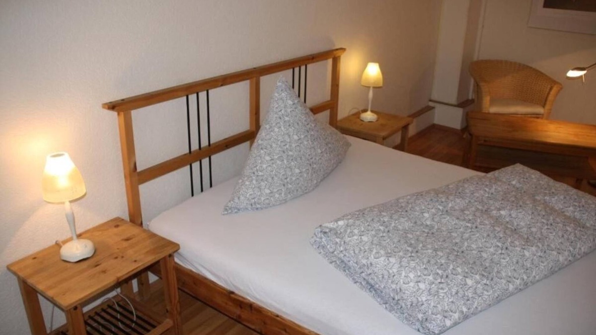 Neuwerk Hotel | 🔧 Affordable accommodation for craftsmen - single room near the highway!