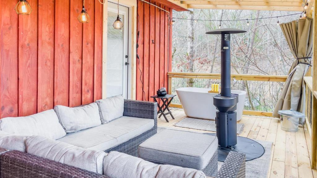 Cosby House | Affordable cabin that sleeps 8 K beds & fire pit