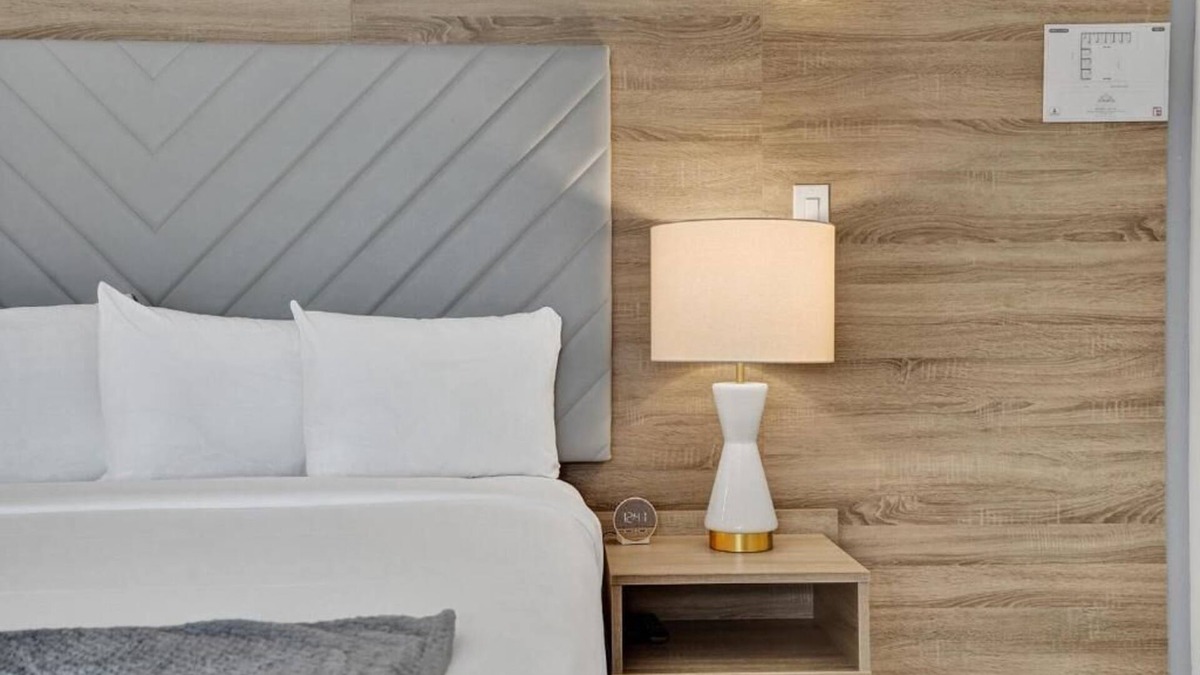 Galt Mile Hotel | Affordable Chic Stay Near Lauderdale-by-the-Sea | 2BR Adult-only Suite