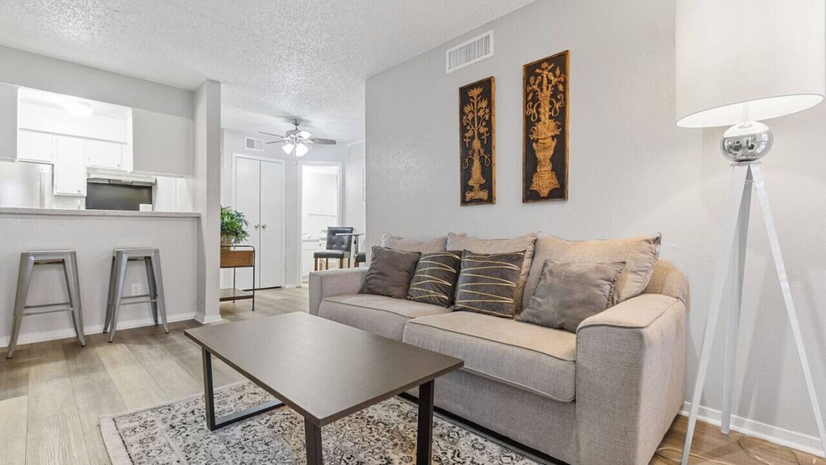 Park Central Apartment | AFFORDABLE & COZY ONE BEDROOM APARTMENT!