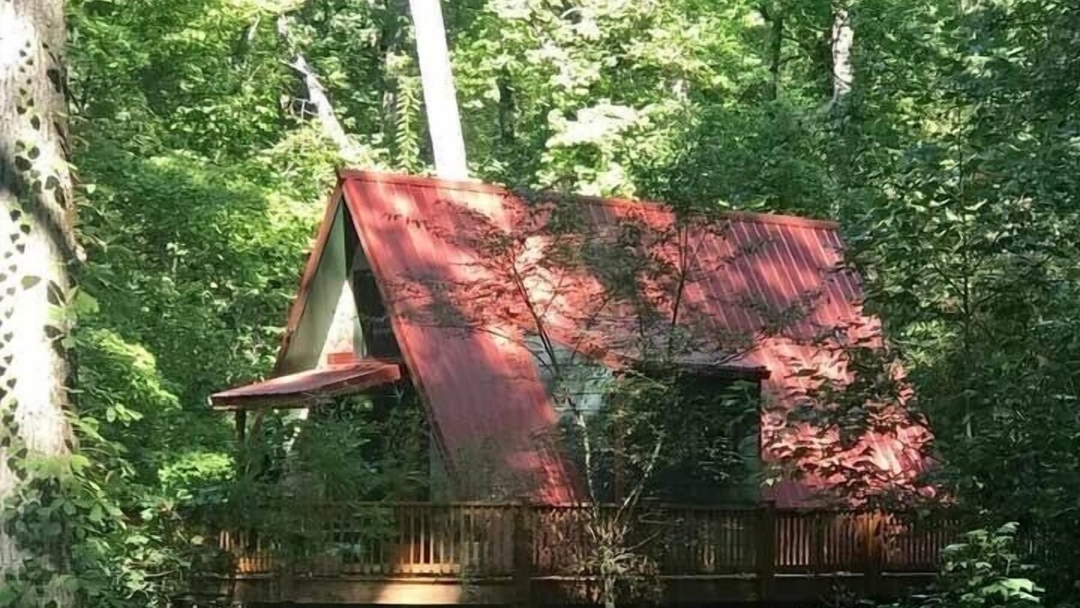 Clayton Cottage | Affordable Cute Clean, Close to downtown, hikes, falls, fishing, rafting