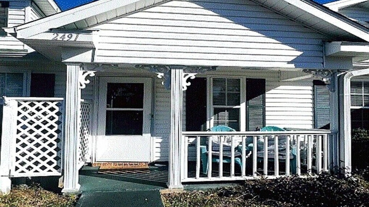 Northwest Pensacola House | Affordable Family & Pet-Friendly Comfort Quick Drive to Beaches, Bases & DTown