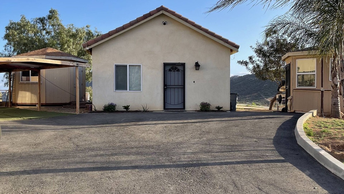 Perris House | Affordable guest house